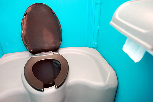 Best Portable restroom trailer rental  in Fellsmere, FL